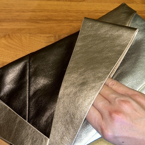Kate Spade ♠️ Metallic Clutch
